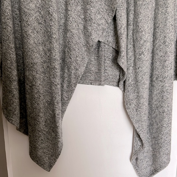 NWOT ASYMMETRICAL CARDIGAN LIGHT GREY - Picture 4 of 9